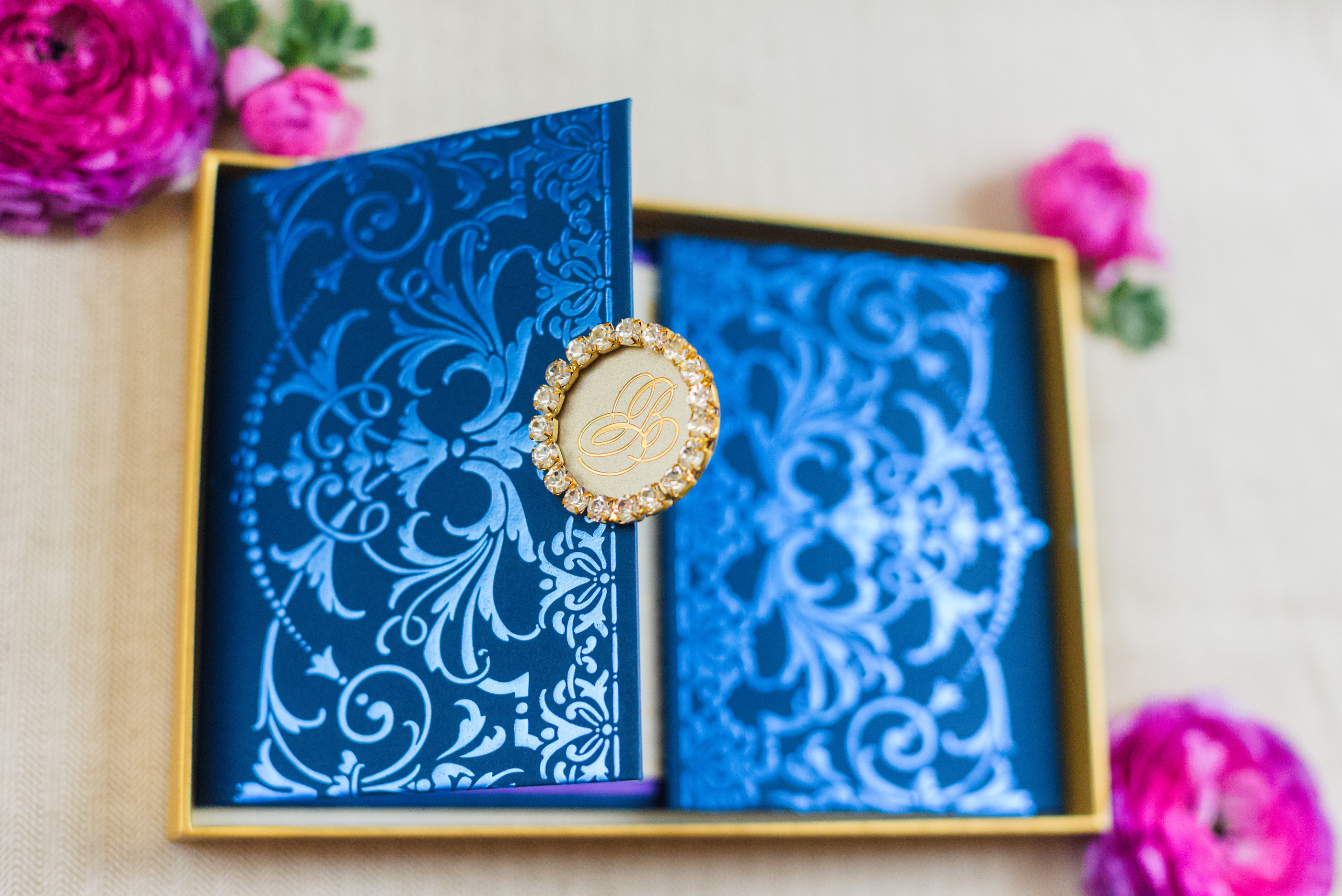 Elegant wedding card box. Mirrored gold/silver card box