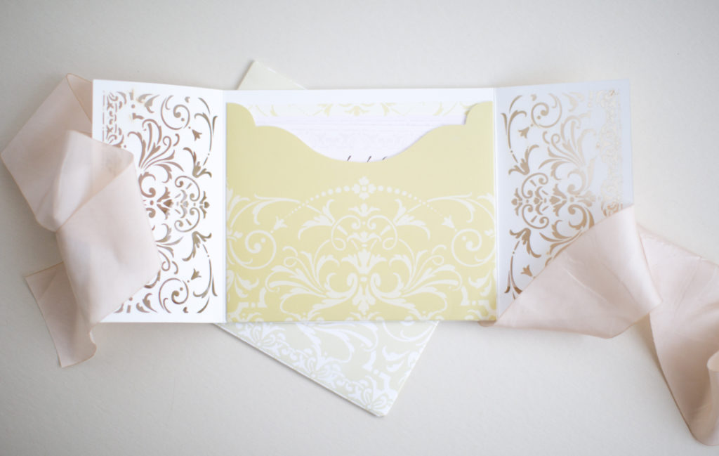 decorative printed center pocket